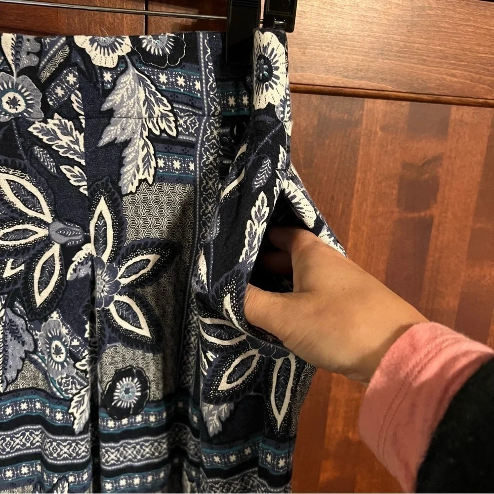 J Jill Blue Print Stretchy Rayon Knit Skirt with box pleats size S It#C70